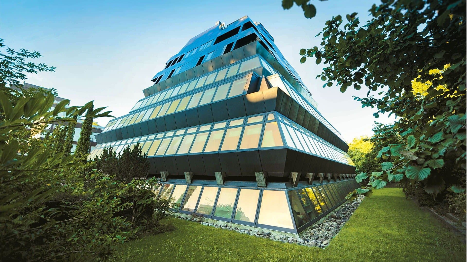 Pyramide - international ausgerichtete Website mit Kentico CMS